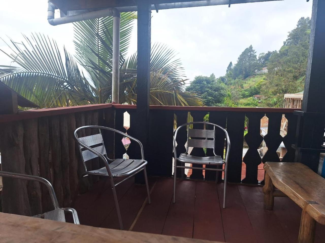 Smiley'S Homestay Berastagi Exterior photo